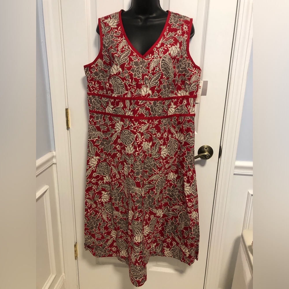 NWT Croft &Barrow sleeveless A-line dress. Size 18. Red/khaki/beige print.V-neck